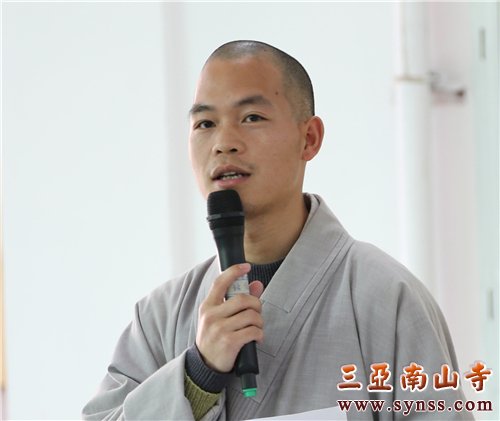 教师代表悟仁法师发言