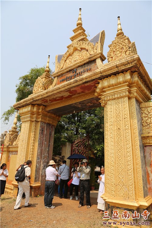 乌廊山波莱波浪寺寺庙大门
