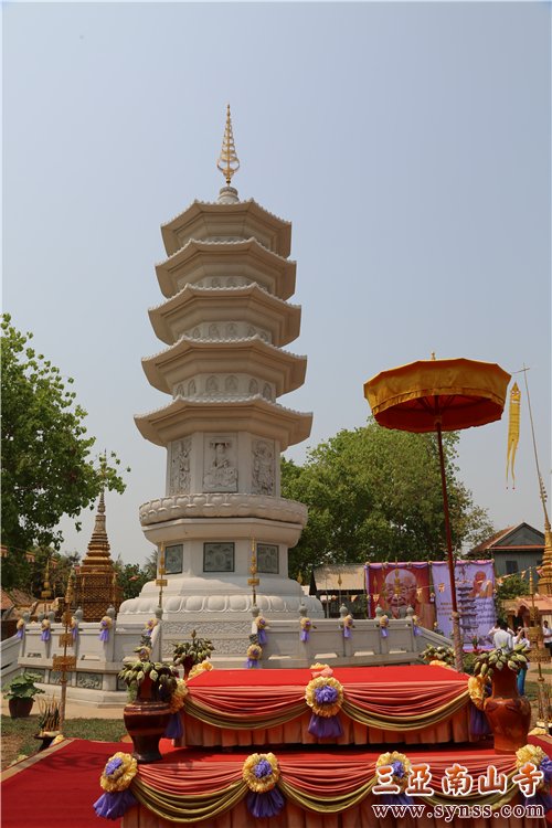 柬埔寨波莱波浪寺恭请本焕长老舍利永久安奉祈福法会现场本焕塔实拍