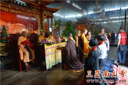 迎请弘法寺三大首座高僧大德领众主法 摄影:顿贤