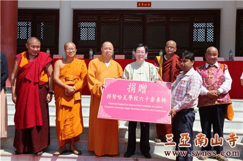 捐赠特努哈瓦学校六十套桌椅 摄影:顿俊