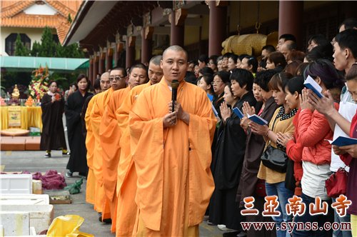 常住师傅诵大悲咒加持生灵 摄影:常安