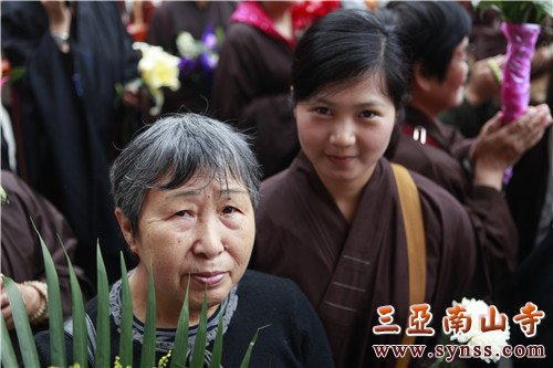 参加仪式的居士们法喜充满 摄影:顿宏
