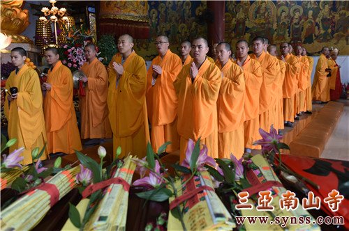 为牌位诵经祈福 摄影:常安
