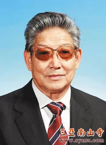 36名誉会长帕巴拉·格列朗杰活佛(藏),75岁,四川理塘人,1942年被认定为西藏昌都强巴林寺第十一世帕巴拉呼图克图,1952年至1956年在色拉寺学经。曾先后担任昌都解放委员会第一副主任,西藏自治区筹备委员会常委、宗教事务委员会副主任,西藏自治区筹备委员会副主任、宗教事务委员会主任,昌都专署专员,全国政协副主席,西藏自治区政协主席,全国人大常委会副委员长,中国佛教协会副会长。.jpg