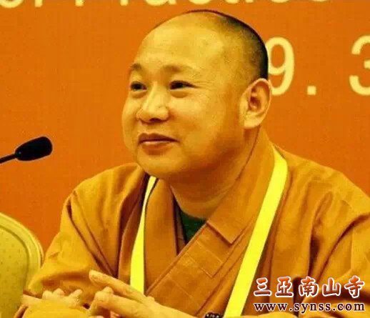副会长静波法师,52岁,黑龙江省肇源县人氏,1986年3月到哈尔滨极乐寺出家,1988年9月考入中国佛学院;1992年毕业后攻读研究生,主攻三论宗;1995年毕业,获得佛学硕士学位,留校任教。1993年当选哈尔滨市佛教协会第二届常务理事。1996年当选黑龙江省佛教协会四届会长。2001年当选黑龙江省佛教协会五届会长。2002年当选省,市政协常务委员,哈尔滨市人大代表。2002年8月1日出任哈尔滨极乐寺住持,极乐寺佛学院院长。 2003年12月29日当选哈尔滨市佛教协会会长。