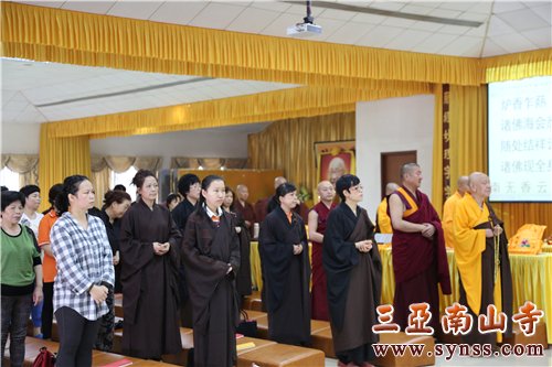 广大善信、护法居士共同参与诵经法会