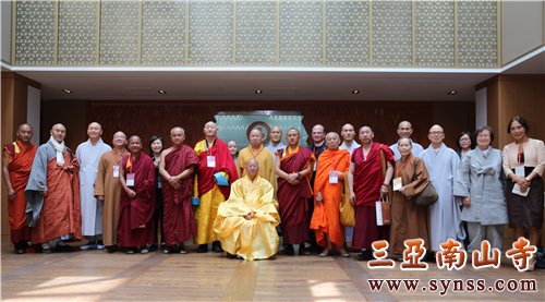 会谈结束后,各国宗教领袖合影 摄影:顿俊