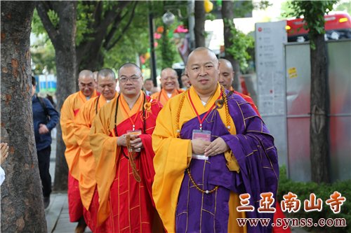 印顺大和尚率中国佛教协会代表团出访韩国并参加迎灯晚会 摄影:顿俊
