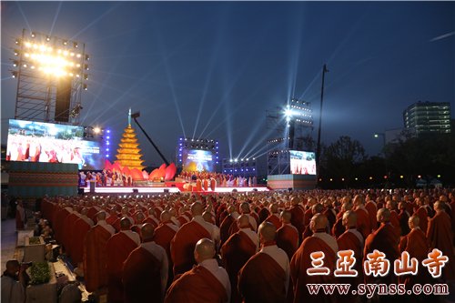 迎灯法会现场庄严震撼 摄影:顿俊