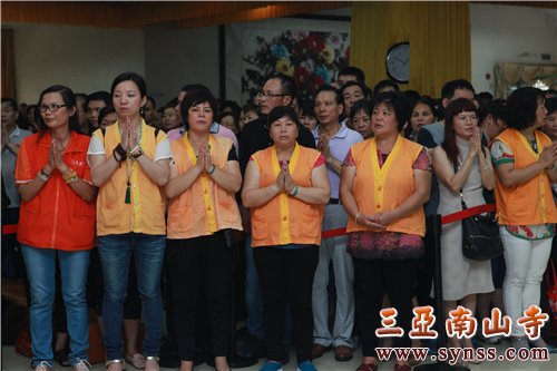 秩序井然的法会现场,离不开义工们的辛劳付出