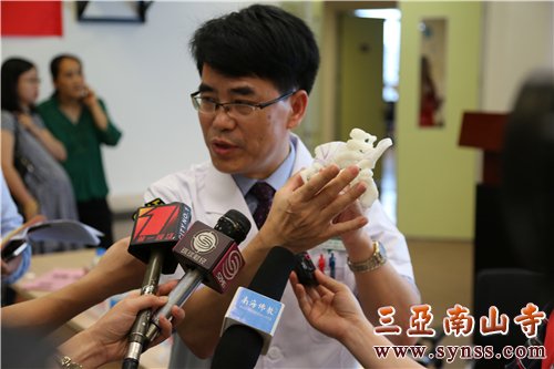主任医生接受媒体采访