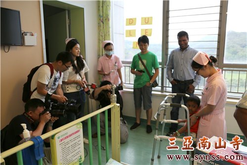 到病房看望Delen小朋友