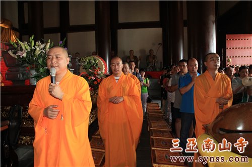 殿内钟鼓齐鸣、梵呗高颂