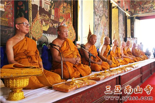 泰国僧众诵经祈福,愿法轮常转,中泰两国法谊长青 摄影:顿俊