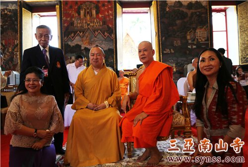 印顺大和尚、帕•蓬玛西提长老与泰国前国会主席乌基