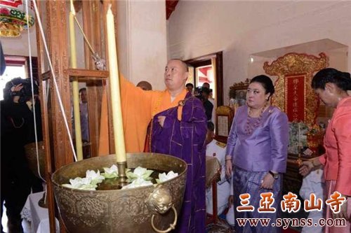 印顺大和尚点燃圣火