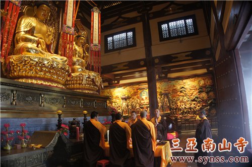 受印顺大大和尚的委托,大慈恩寺法师为亡灵超度,为生者祈福
