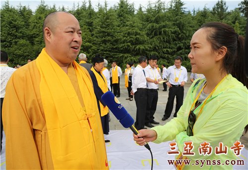 印顺大和尚接受随州电视台现场采访 摄影:顿俊