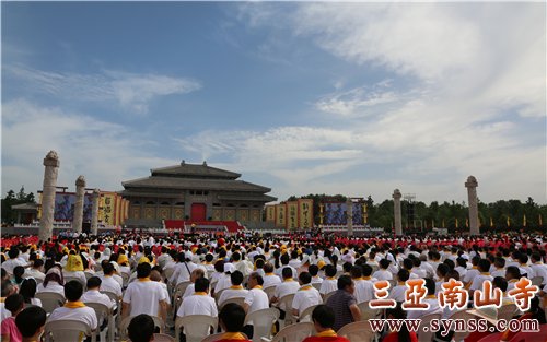 随州上空,阳光灿烂、惠风和畅、生机盎然,嘉宾们共同期待着激动人心的一刻 摄影:顿俊