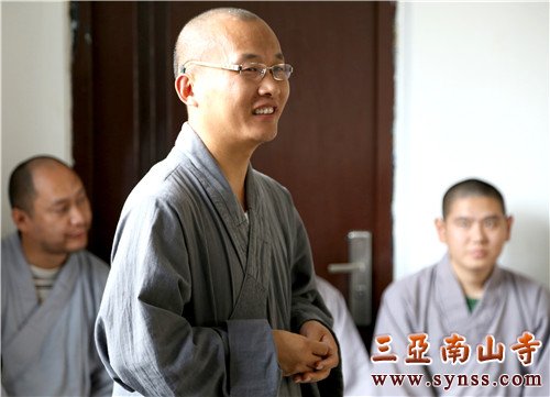 学员发言,向大和尚汇报自己的学习体会 摄影:顿俊