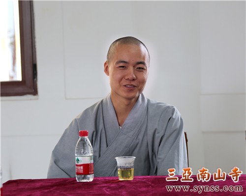 顿戒法师在座谈会上分享心得 摄影:顿俊